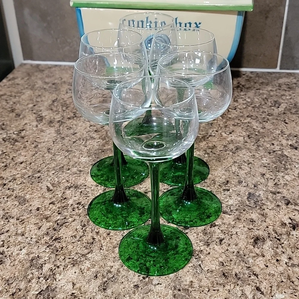 Vintage Luminarc Emerald Green MCM Stemmed Wine Glasses Set of 6